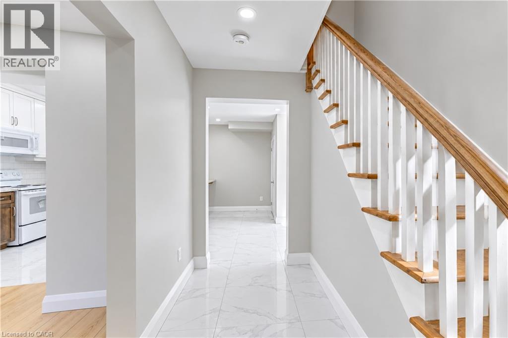 18 Miehm Place, Kitchener, Ontario  N2H 2K9 - Photo 7 - 40866626