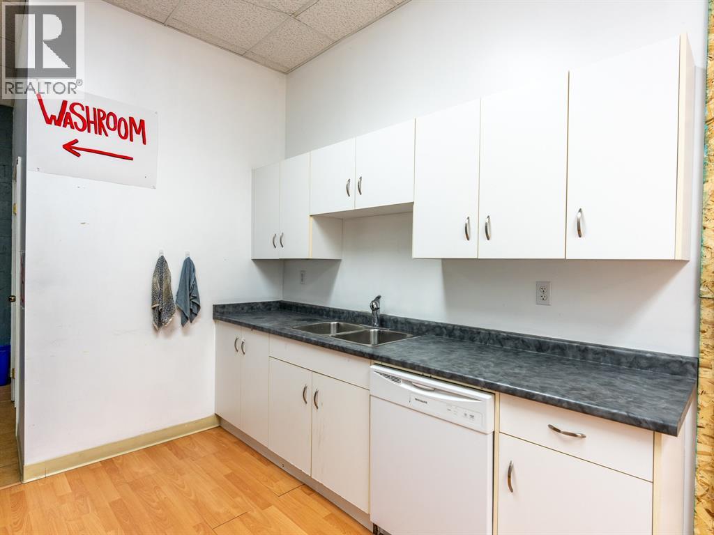179 Christina Street North, Sarnia, Ontario  N7T 5T6 - Photo 5 - 26024634