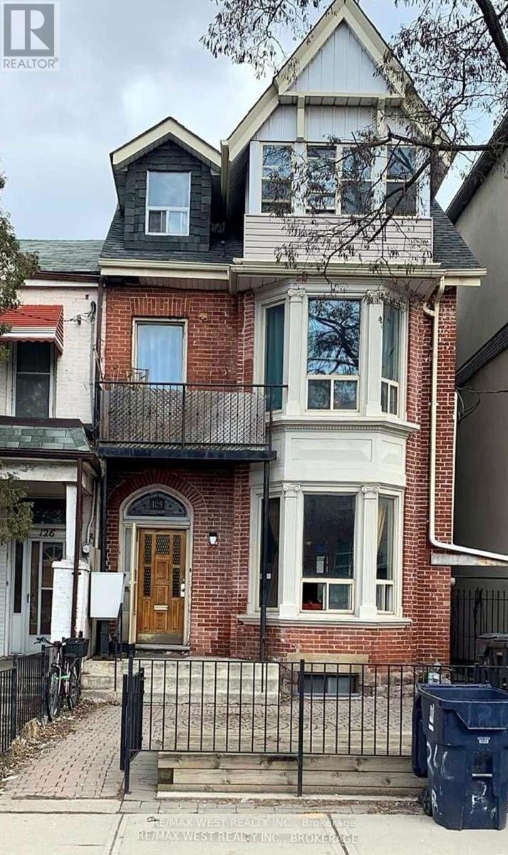 124 BALDWIN STREET, Toronto, Ontario