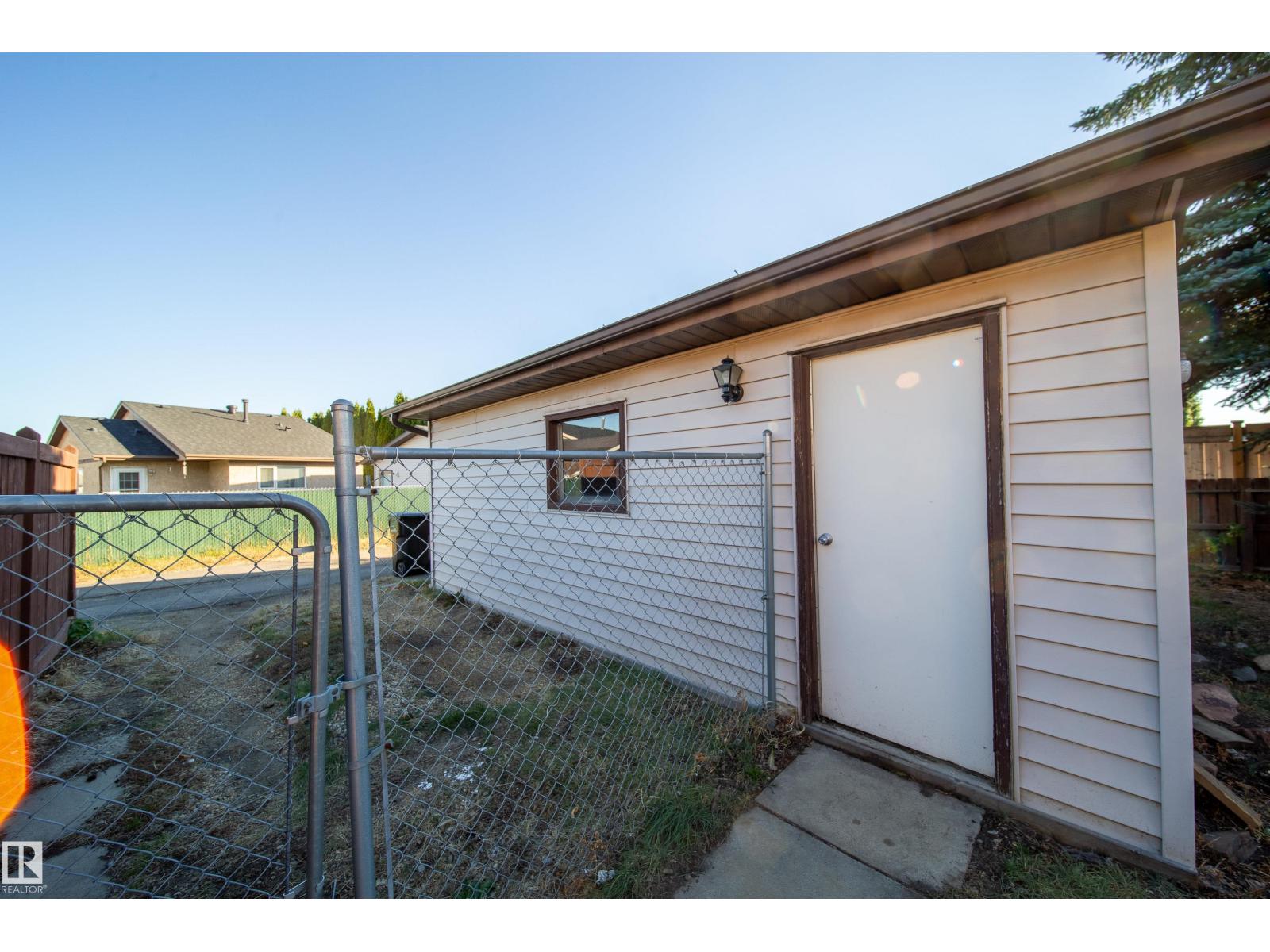 3908 41 AV NW