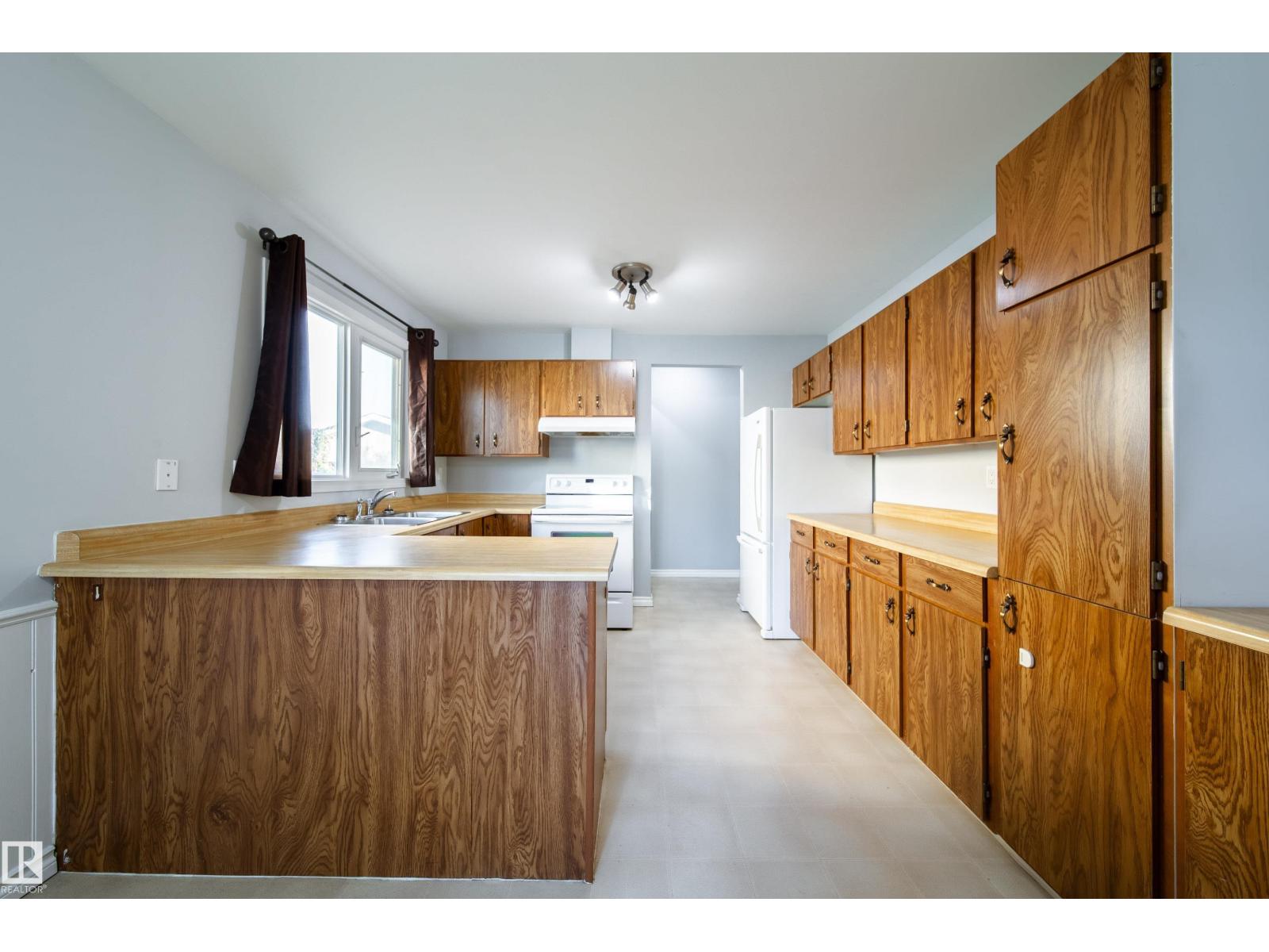 3908 41 AV NW