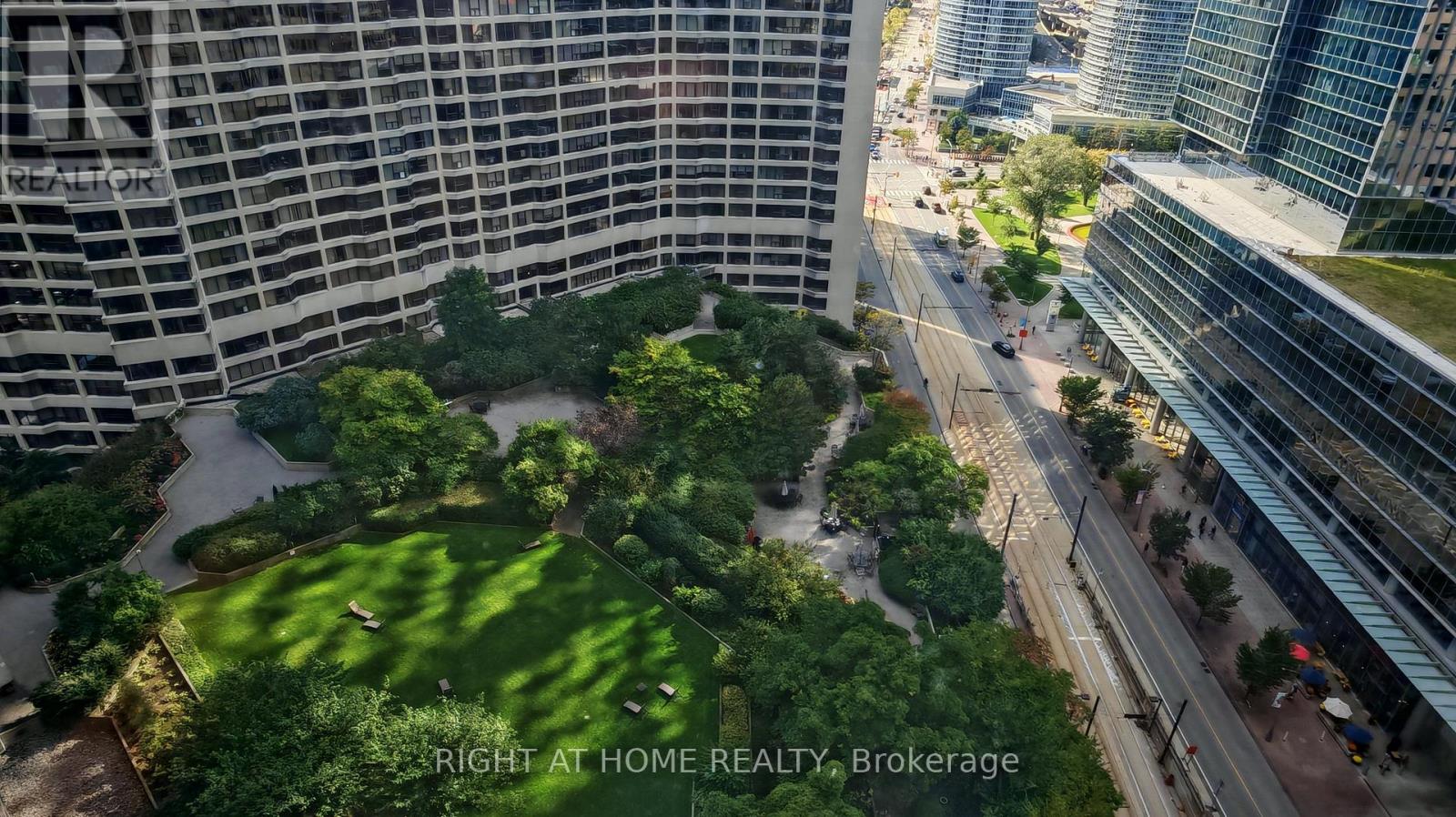 2434 - 33 Harbour Square, Toronto, Ontario  M5J 2G2 - Photo 10 - C13870108