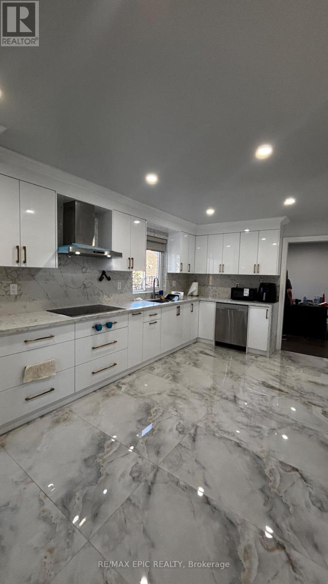 24 PIPERS GREEN AVENUE, Toronto, Ontario