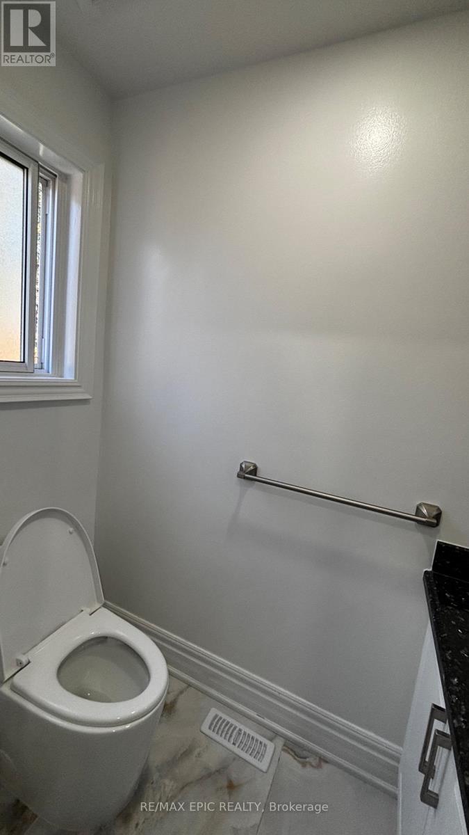 24 Pipers Green Avenue, Toronto, Ontario  M1S 3J8 - Photo 18 - E13870128