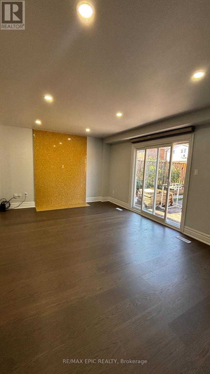 24 Pipers Green Avenue, Toronto, Ontario  M1S 3J8 - Photo 3 - E13870128