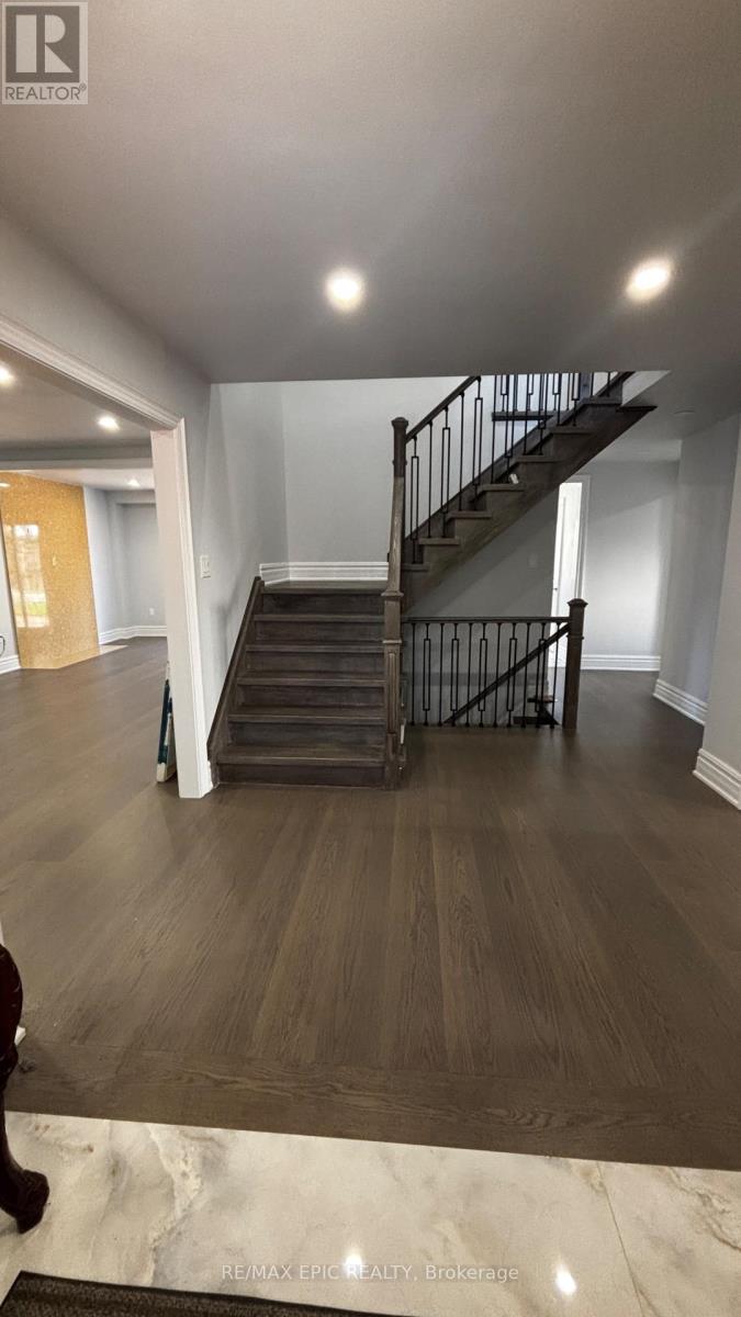 24 Pipers Green Avenue, Toronto, Ontario  M1S 3J8 - Photo 5 - E13870128