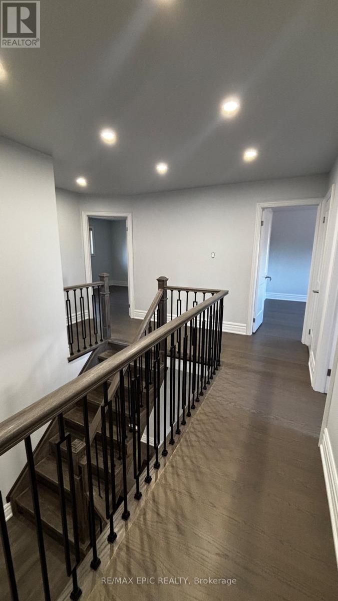 24 Pipers Green Avenue, Toronto, Ontario  M1S 3J8 - Photo 6 - E13870128