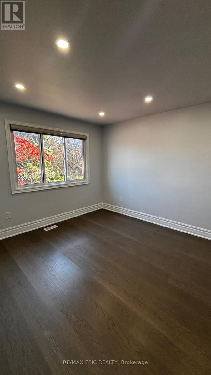 24 Pipers Green Avenue, Toronto, Ontario  M1S 3J8 - Photo 8 - E13870128