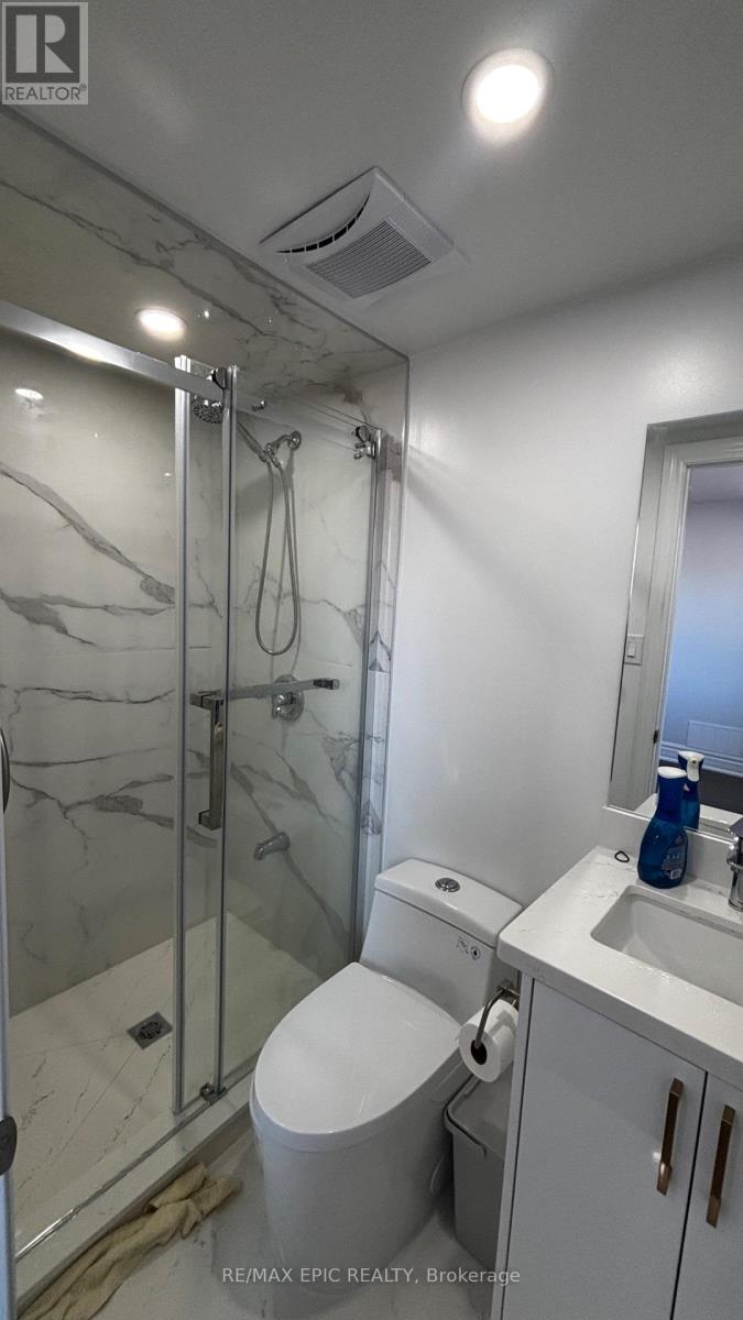 24 Pipers Green Avenue, Toronto, Ontario  M1S 3J8 - Photo 9 - E13870128