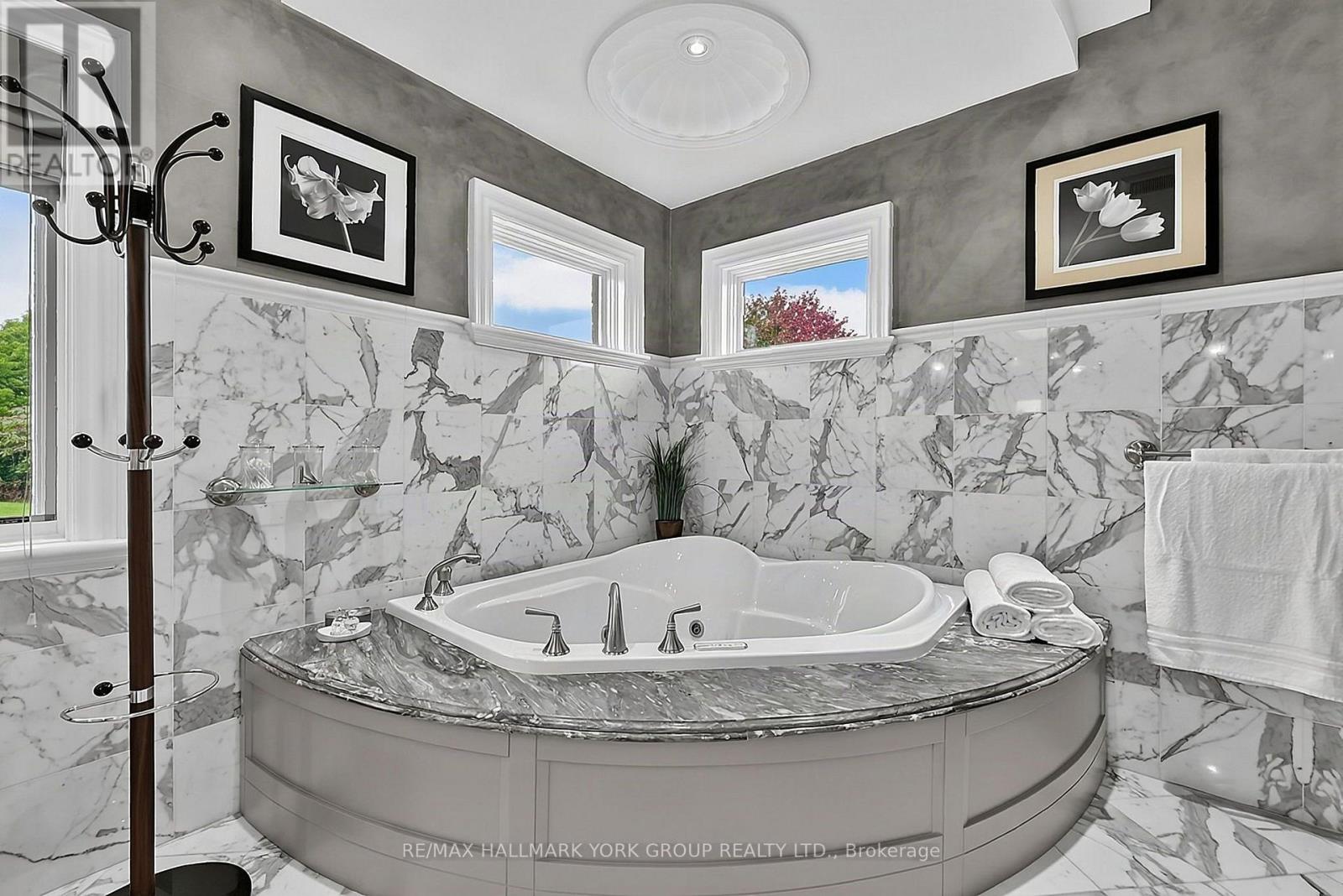 106 Abbruzze Court, Vaughan, Ontario  L3L 0A9 - Photo 28 - N13870112