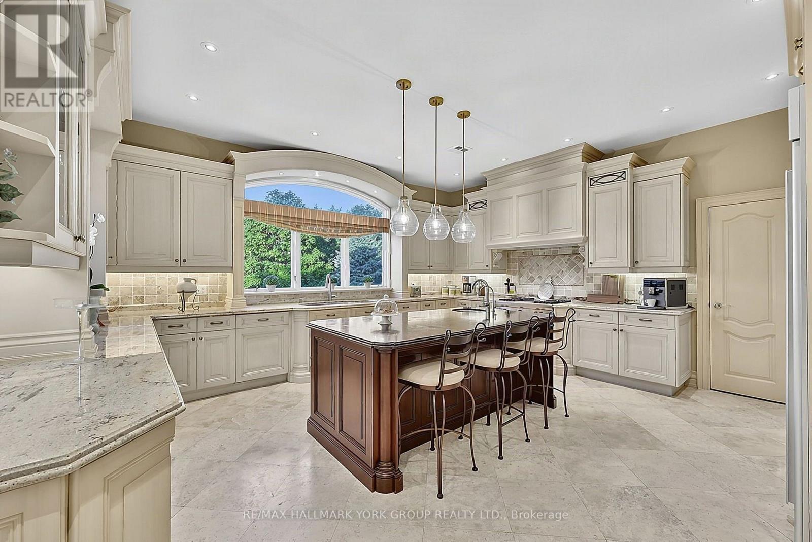 106 Abbruzze Court, Vaughan, Ontario  L3L 0A9 - Photo 9 - N13870112