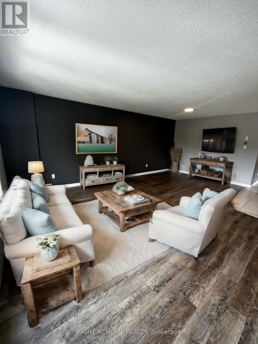 Unit 1 - 116 Maplewood Drive, Essa (Angus), Ontario  L0M 1B4 - Photo 2 - N13870132