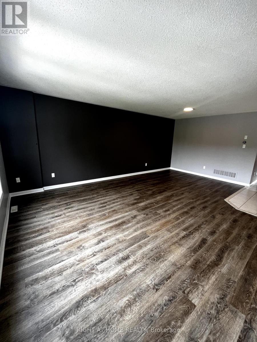 Unit 1 - 116 Maplewood Drive, Essa (Angus), Ontario  L0M 1B4 - Photo 3 - N13870132