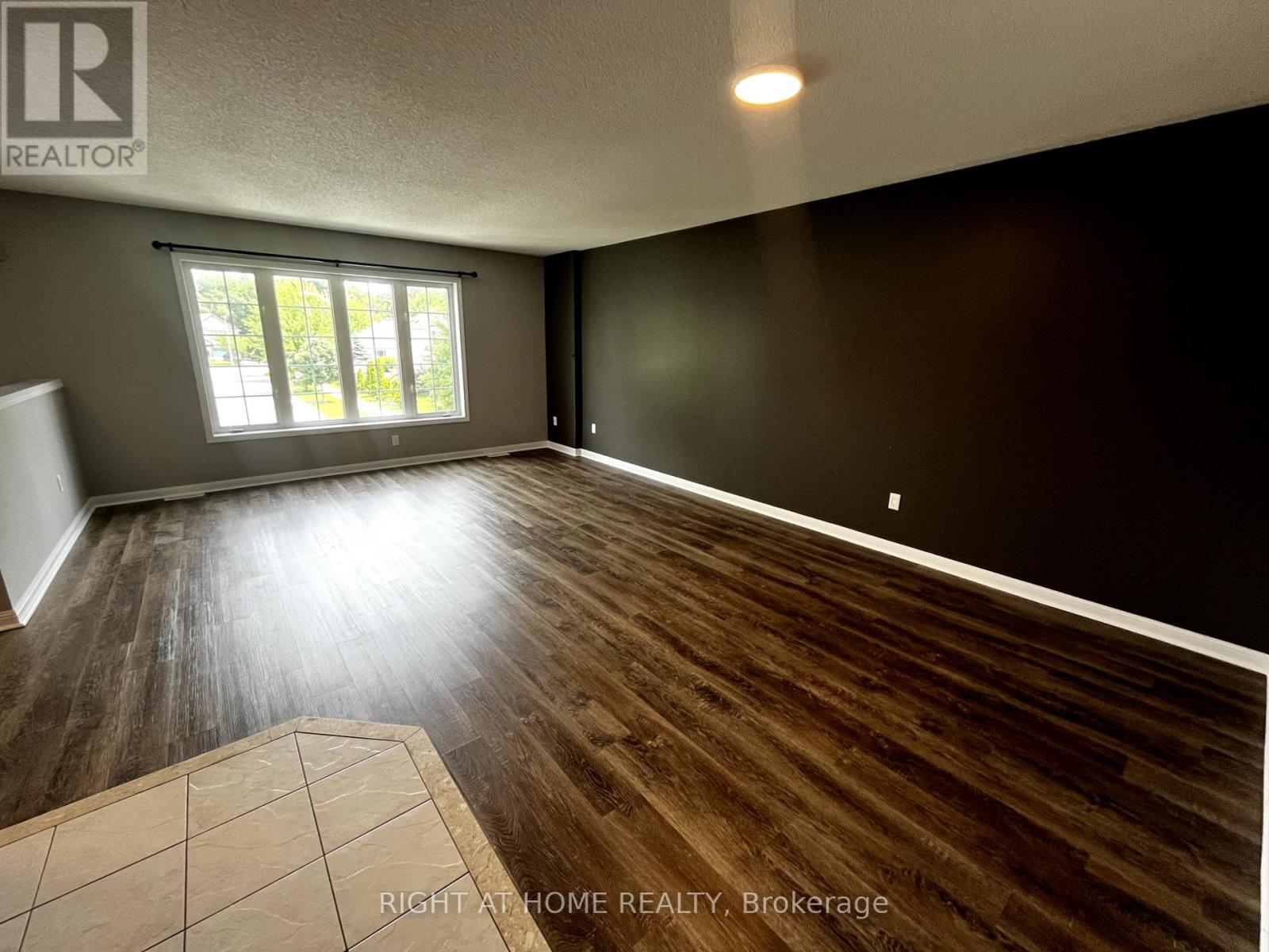 Unit 1 - 116 Maplewood Drive, Essa (Angus), Ontario  L0M 1B4 - Photo 4 - N13870132
