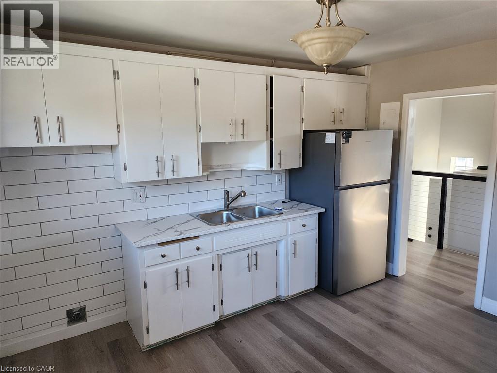 215 Belleview Avenue, Kitchener, Ontario  N2B 1G6 - Photo 7 - 40866953