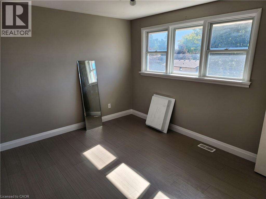 215 Belleview Avenue, Kitchener, Ontario  N2B 1G6 - Photo 10 - 40866953