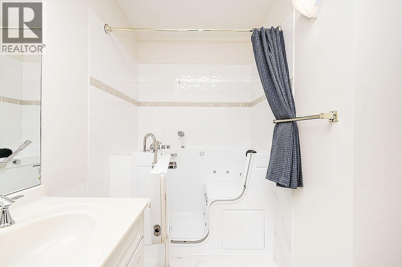 312 3098 Guildford Way, Coquitlam, British Columbia  V3B 7W8 - Photo 15 - R3173017