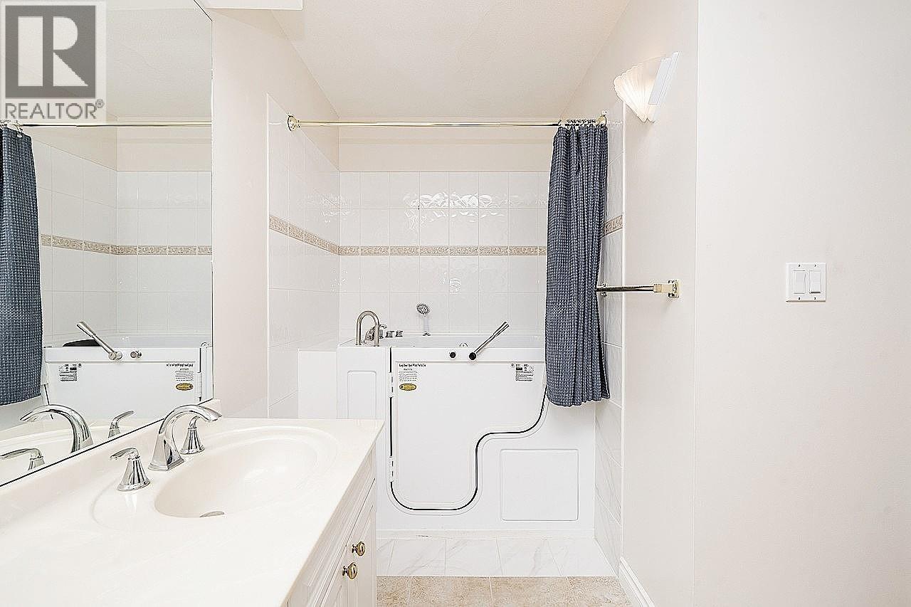 312 3098 Guildford Way, Coquitlam, British Columbia  V3B 7W8 - Photo 14 - R3173017