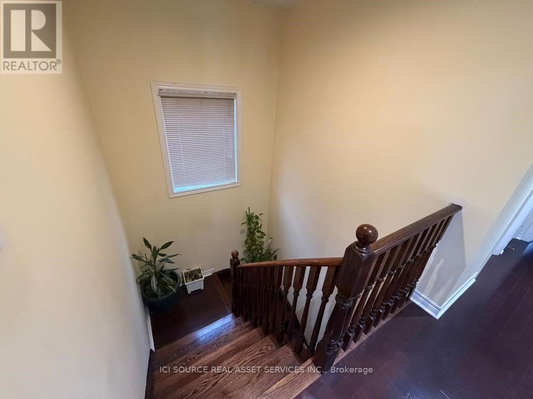Upper - 26 Pefferlaw Circle, Brampton, Ontario  L6Y 0K1 - Photo 10 - W13870238