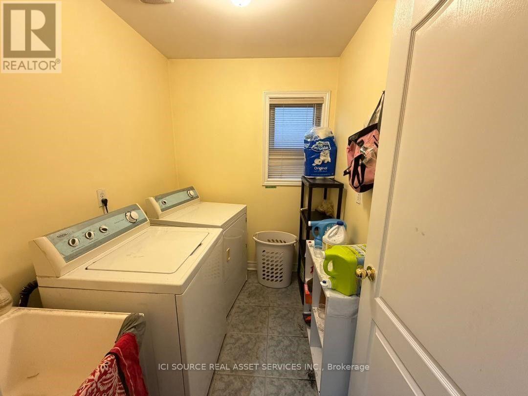 Upper - 26 Pefferlaw Circle, Brampton, Ontario  L6Y 0K1 - Photo 11 - W13870238