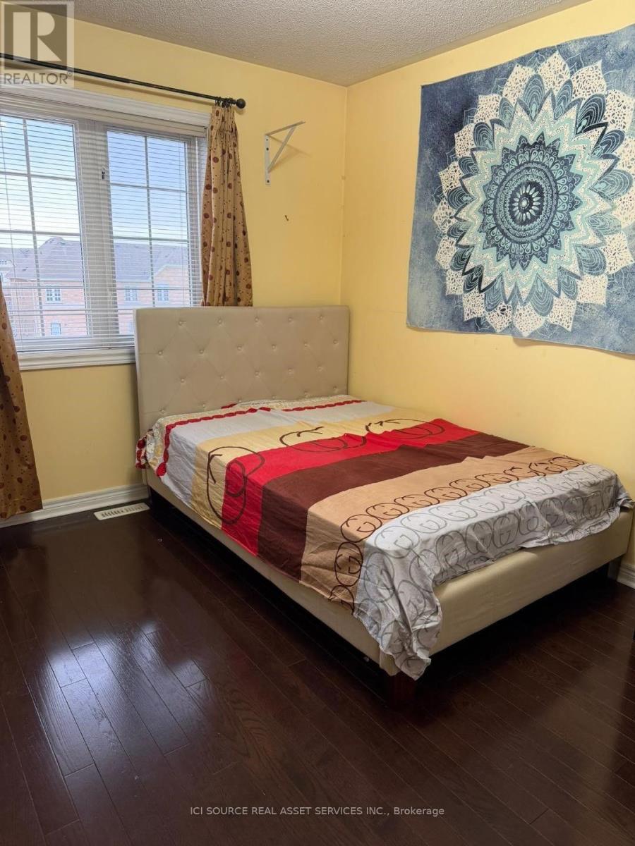 Upper - 26 Pefferlaw Circle, Brampton, Ontario  L6Y 0K1 - Photo 12 - W13870238
