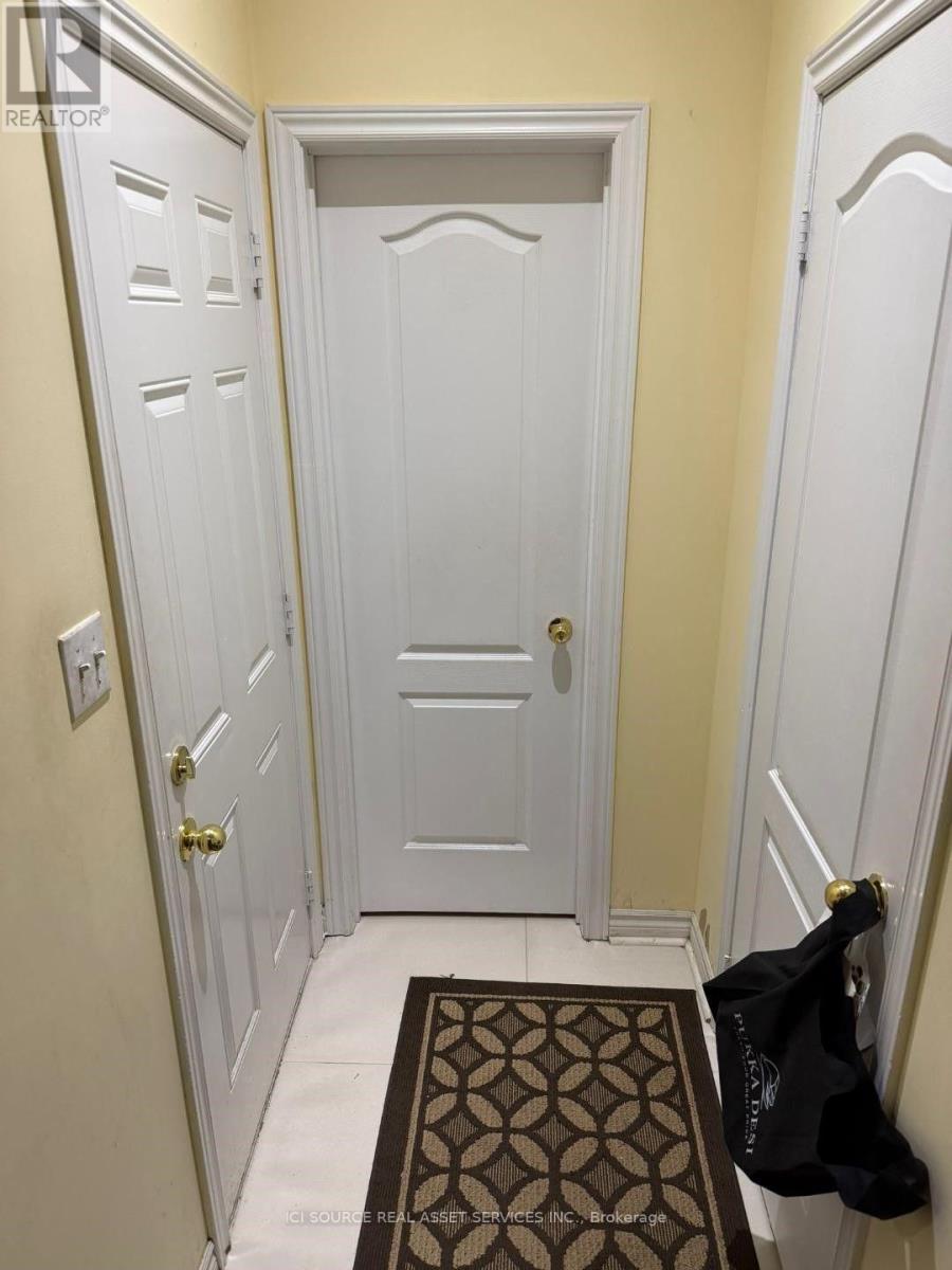 Upper - 26 Pefferlaw Circle, Brampton, Ontario  L6Y 0K1 - Photo 14 - W13870238