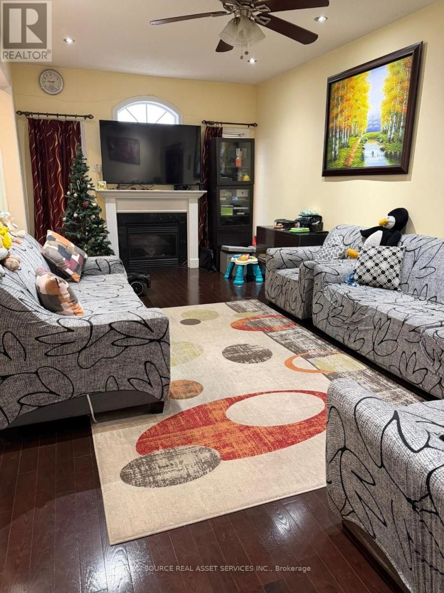 Upper - 26 Pefferlaw Circle, Brampton, Ontario  L6Y 0K1 - Photo 2 - W13870238