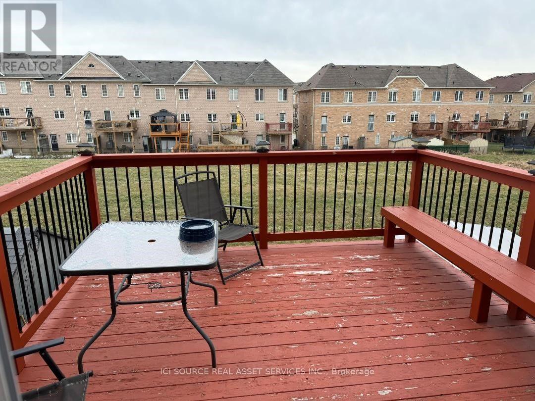 Upper - 26 Pefferlaw Circle, Brampton, Ontario  L6Y 0K1 - Photo 3 - W13870238