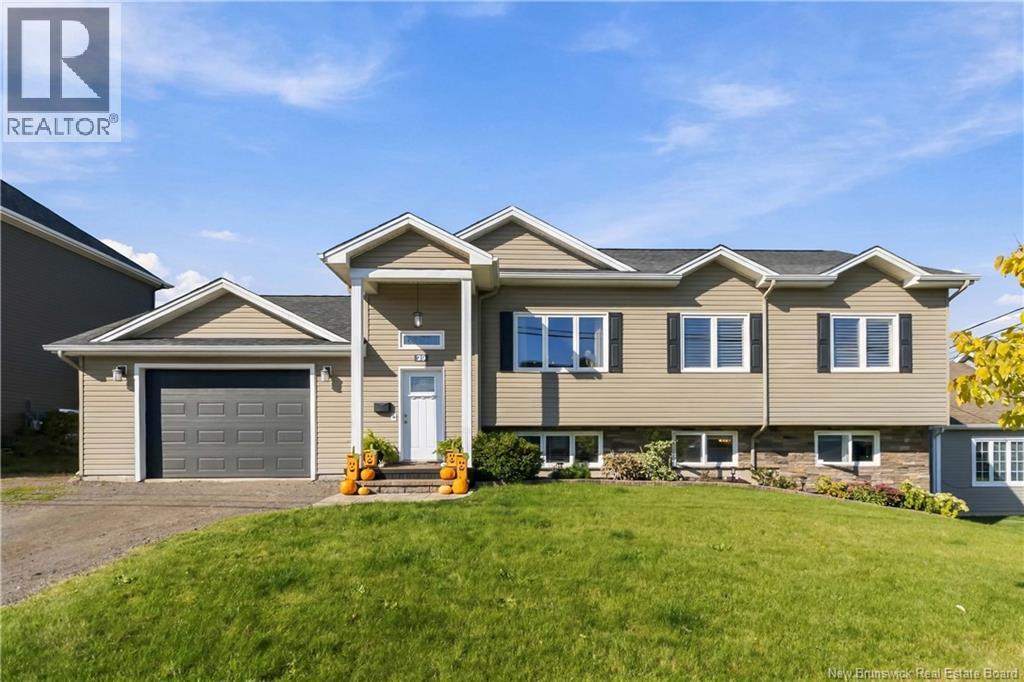 29 Salengro Crescent, Moncton, New Brunswick  E1G 2C9 - Photo 2 - NB148962