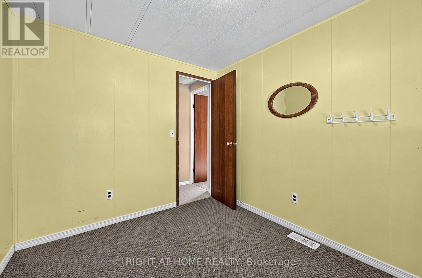 1 Georgian Glen Drive, Wasaga Beach, Ontario  L9Z 1K7 - Photo 11 - S13870266