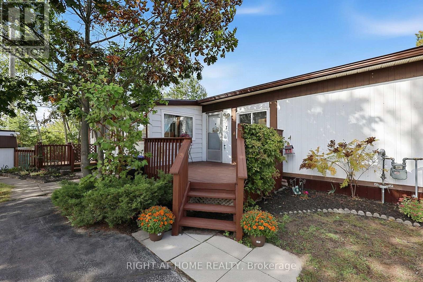 1 Georgian Glen Drive, Wasaga Beach, Ontario  L9Z 1K7 - Photo 3 - S13870266