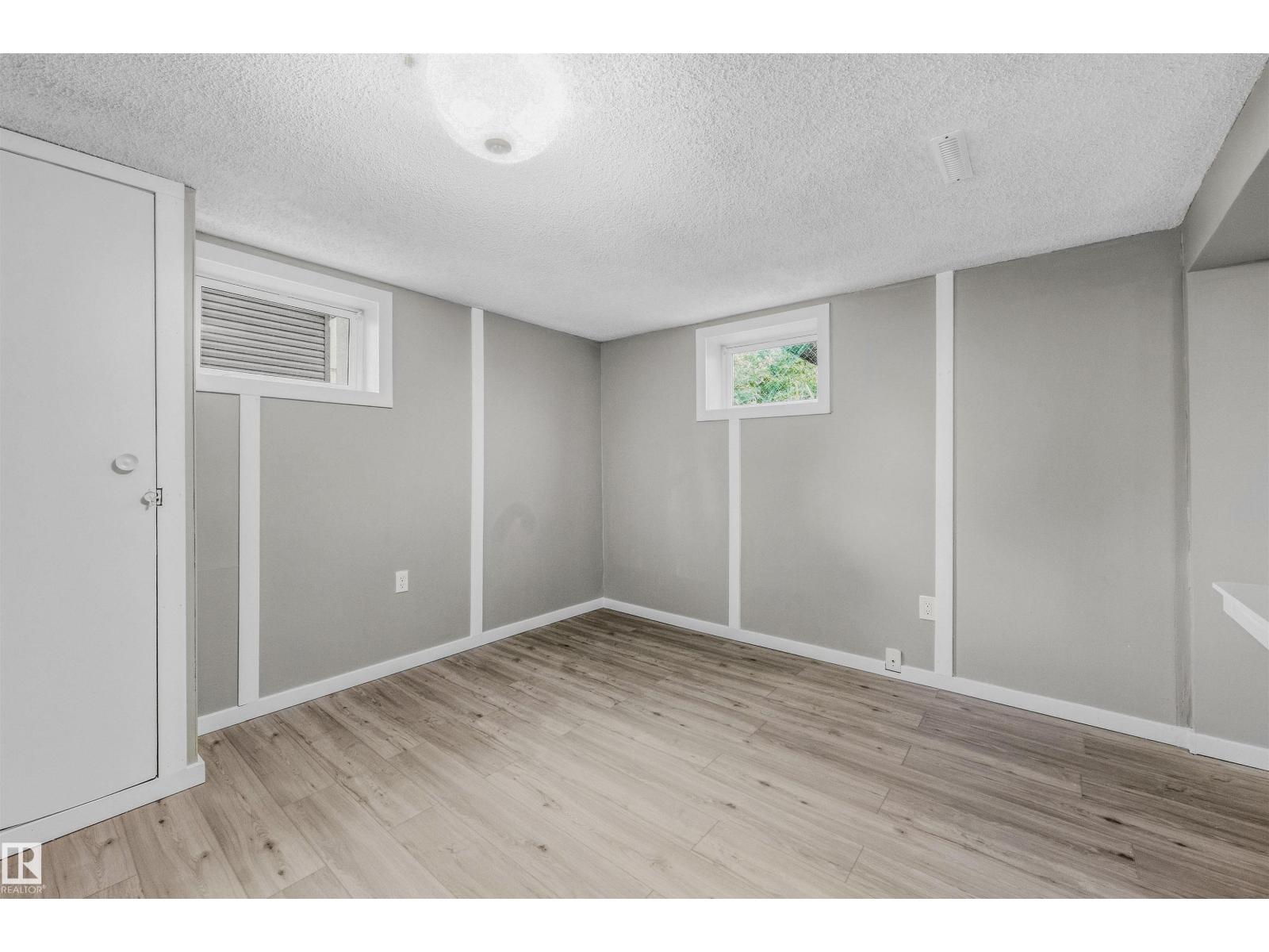 7715 76 AV NW