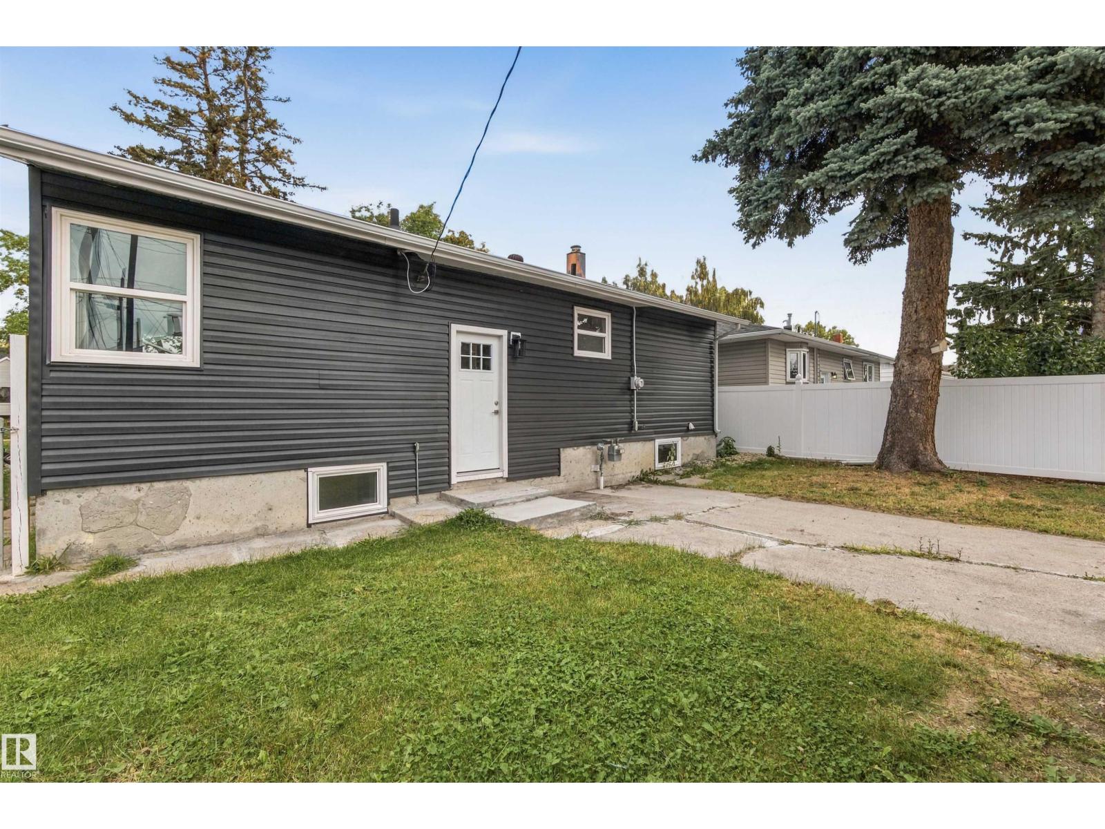 7715 76 AV NW