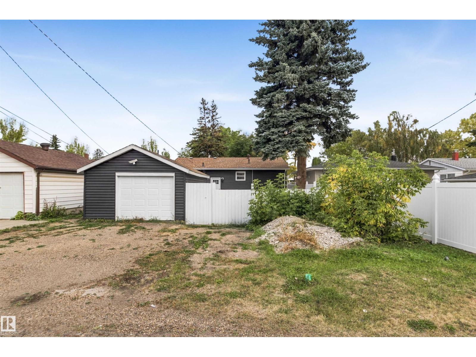 7715 76 AV NW