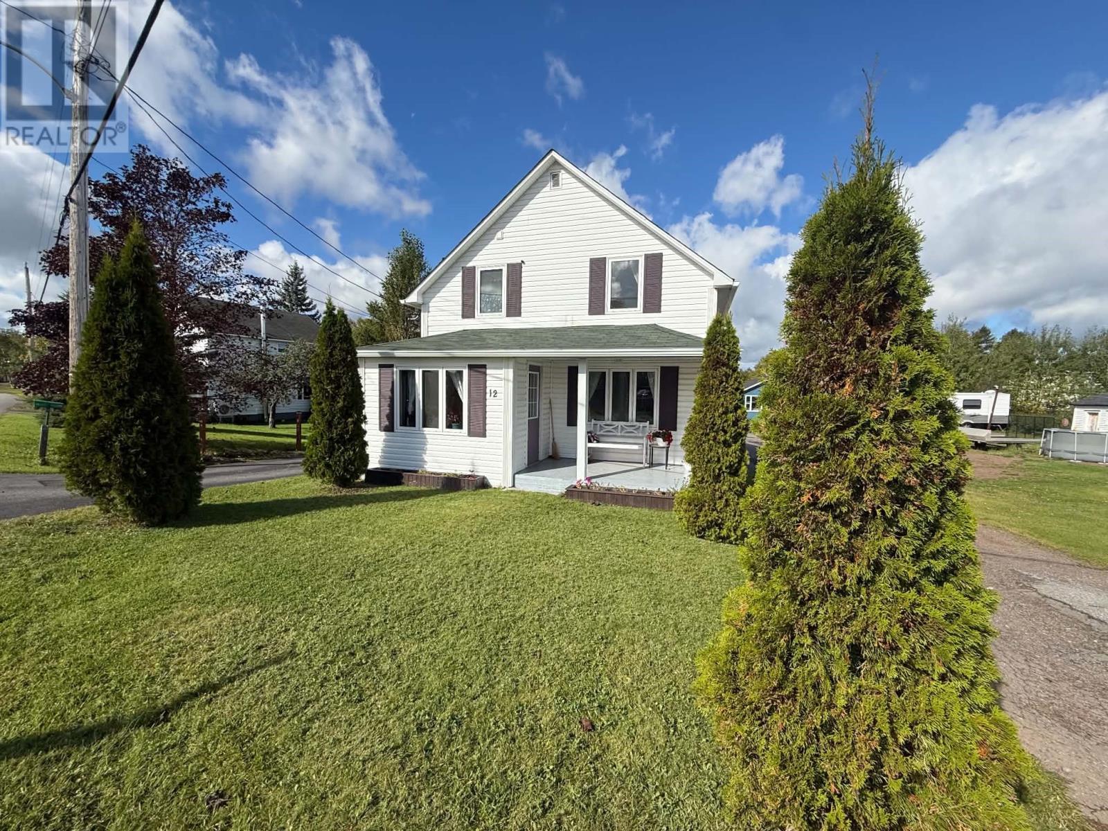 <div class="slider-price">$195,000</div><p>12 Memorial Avenue, Botwood, Newfoundland & Labrador</p>