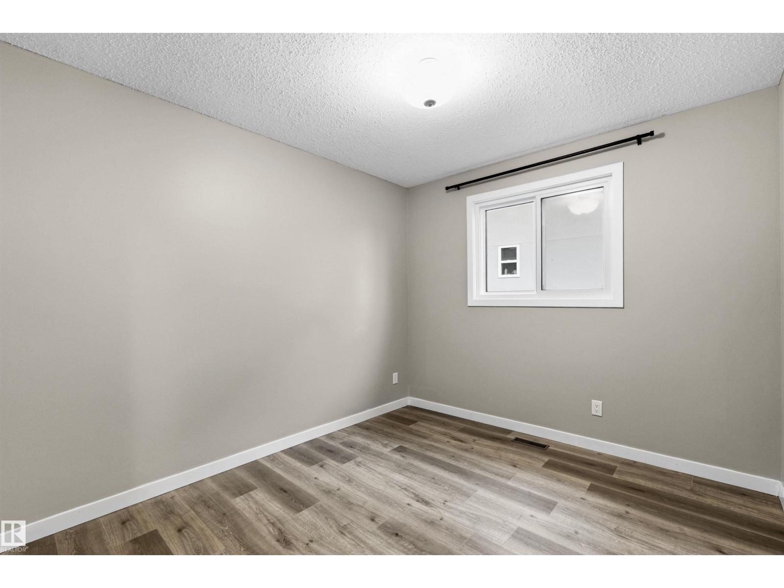 3927 22 AV NW