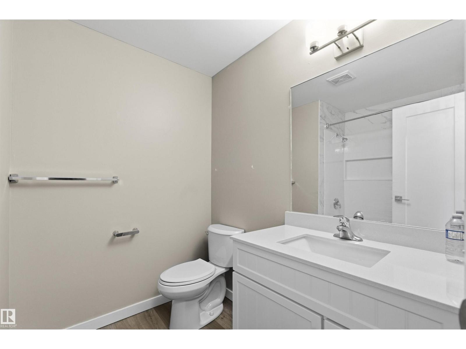 3927 22 AV NW