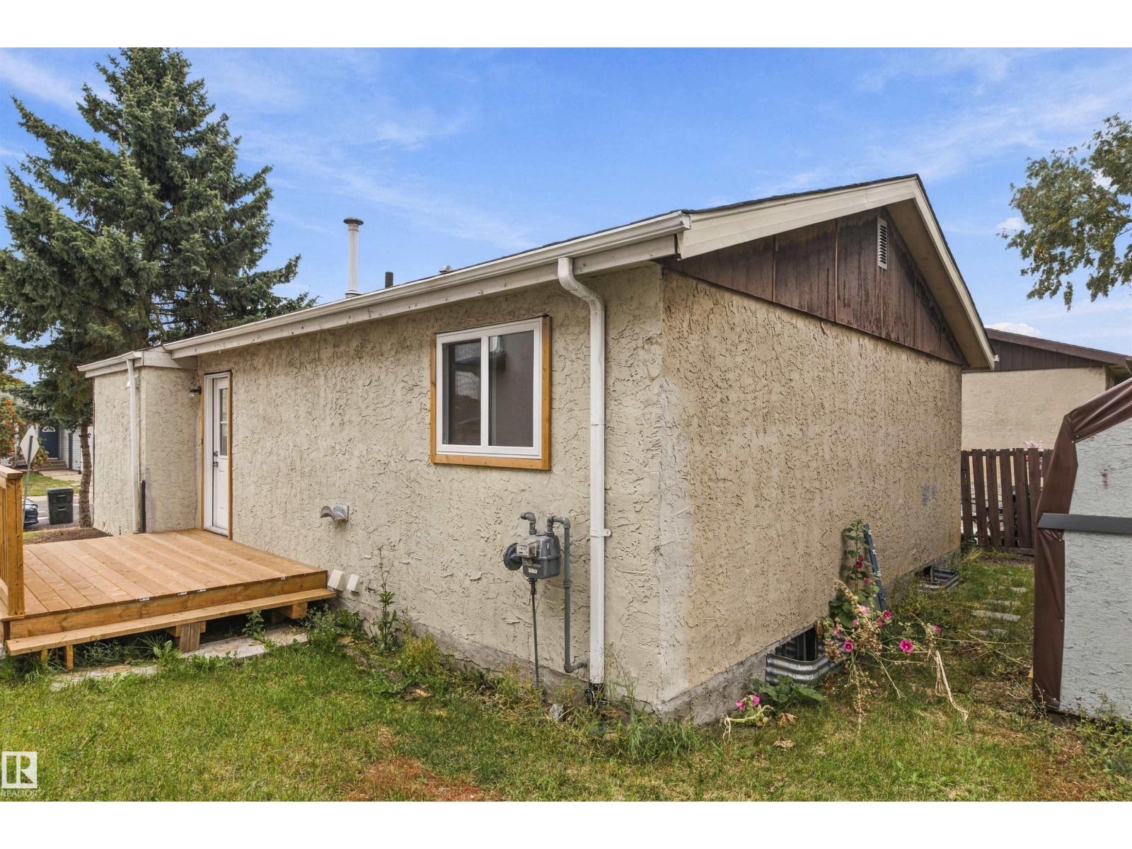 3927 22 AV NW
