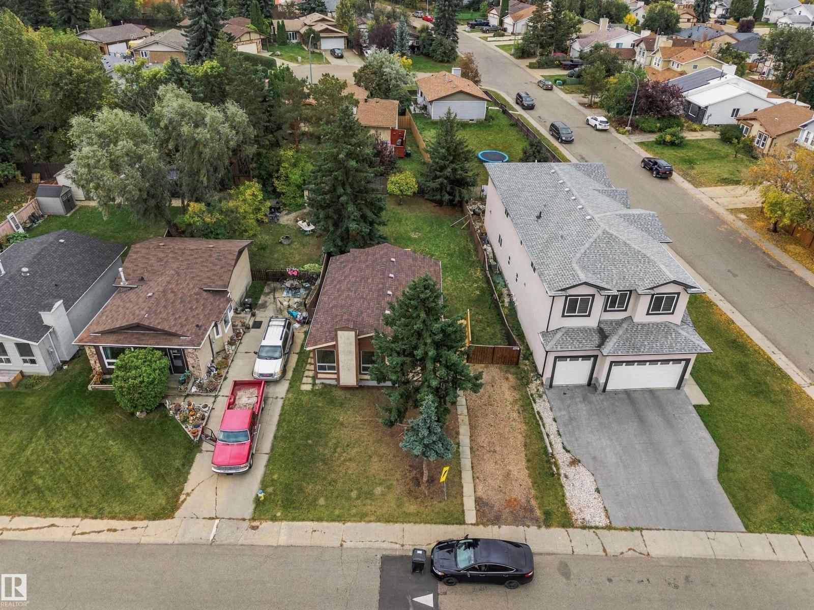 3927 22 AV NW