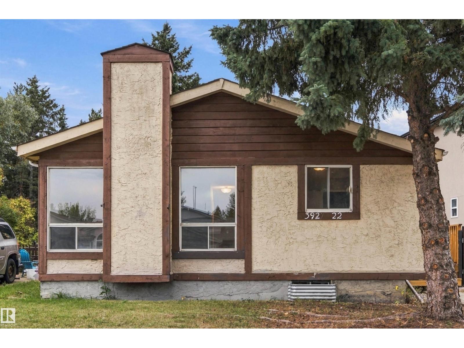 3927 22 AV NW