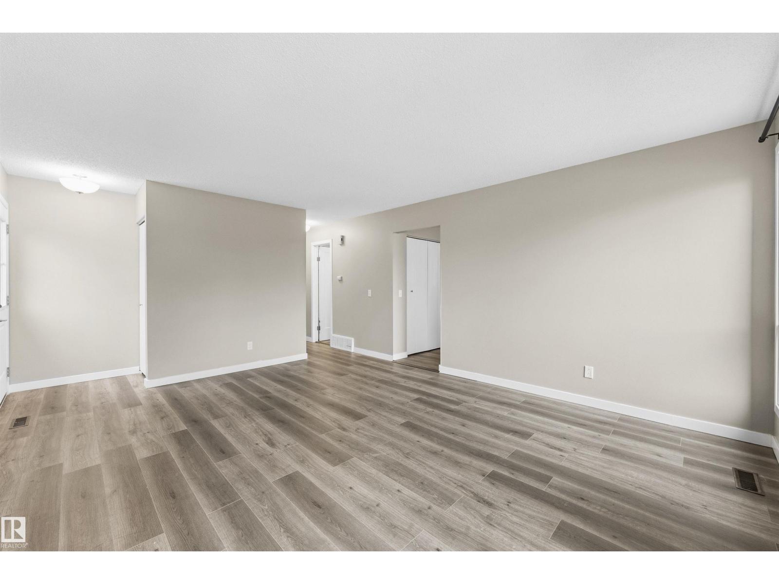 3927 22 AV NW