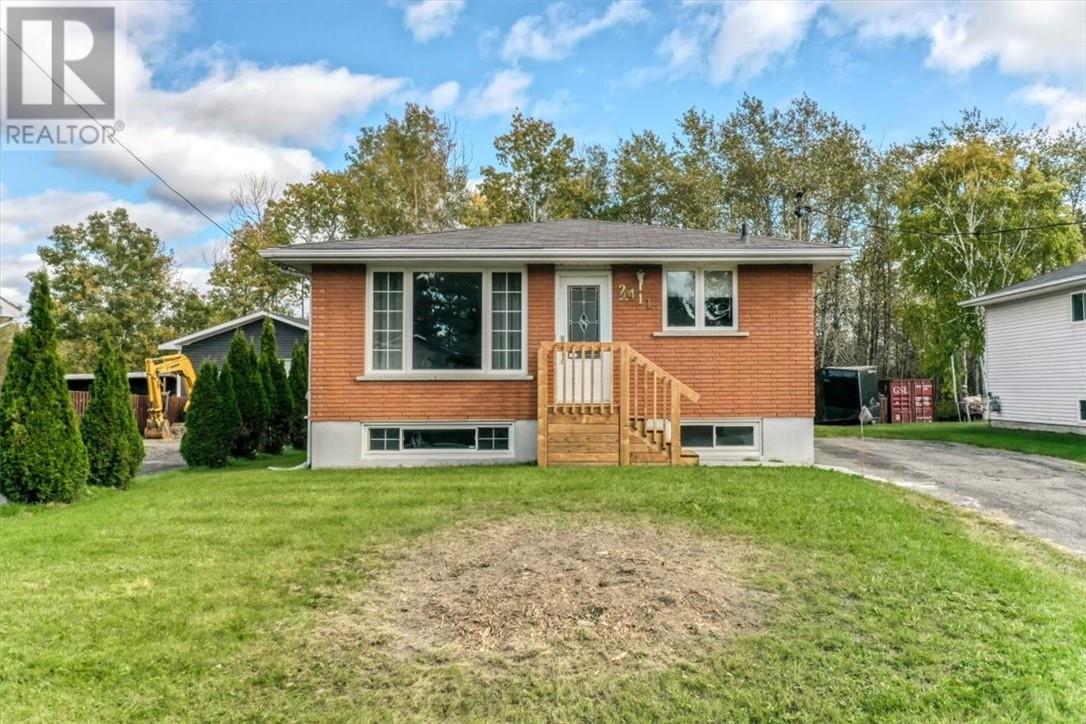 2411 Oak Street, Azilda, Ontario  P0M 1B0 - Photo 2 - 2130744