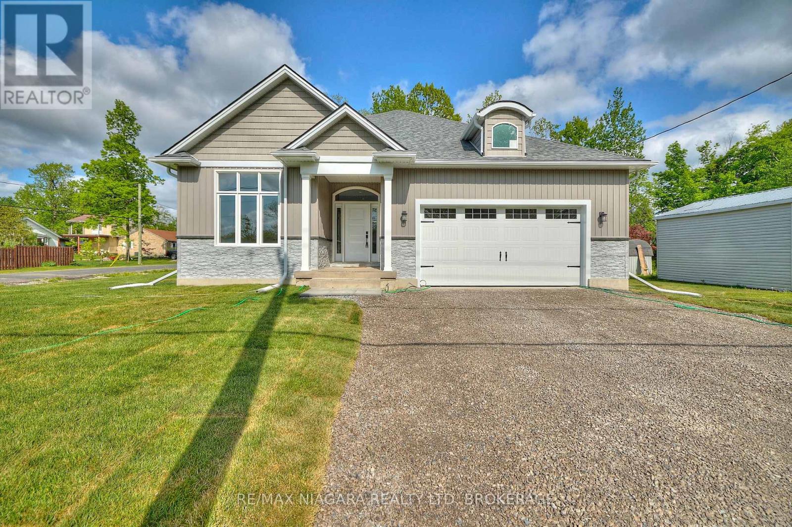196 Bernard Avenue, Fort Erie, Ontario  L0S 1N0 - Photo 1 - X13870334