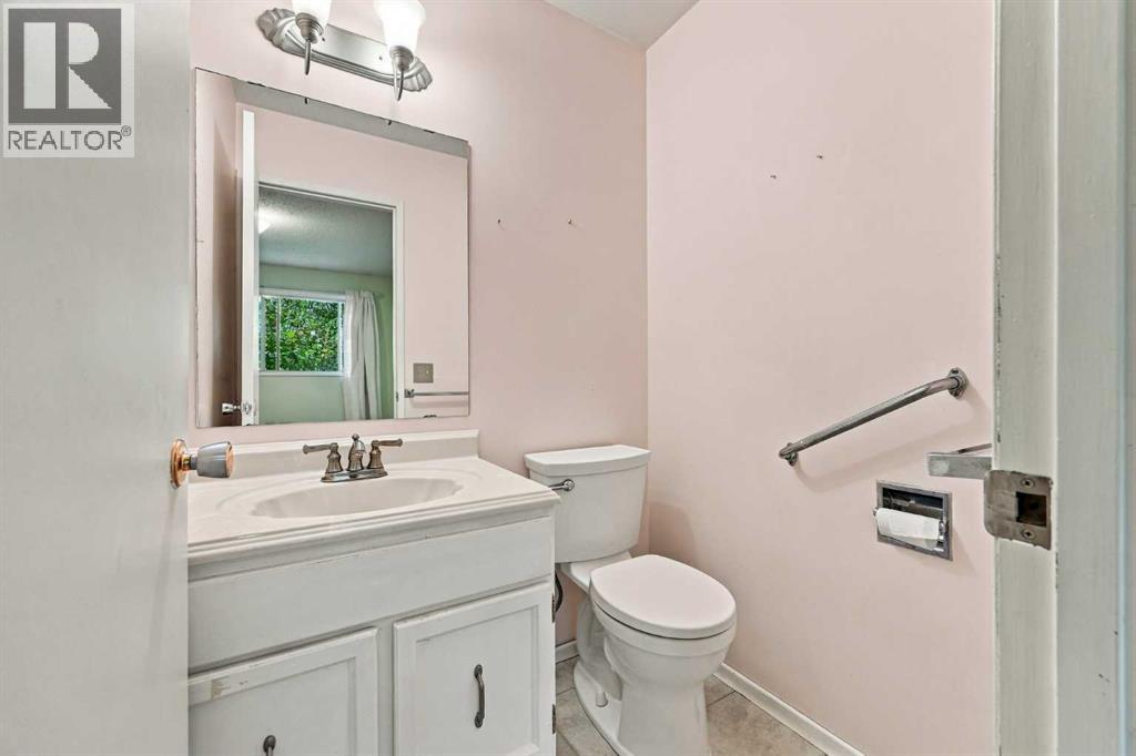 14 Dalhousie Crescent NW, Calgary, Alberta  T3A 2H8 - Photo 18 - A2335387