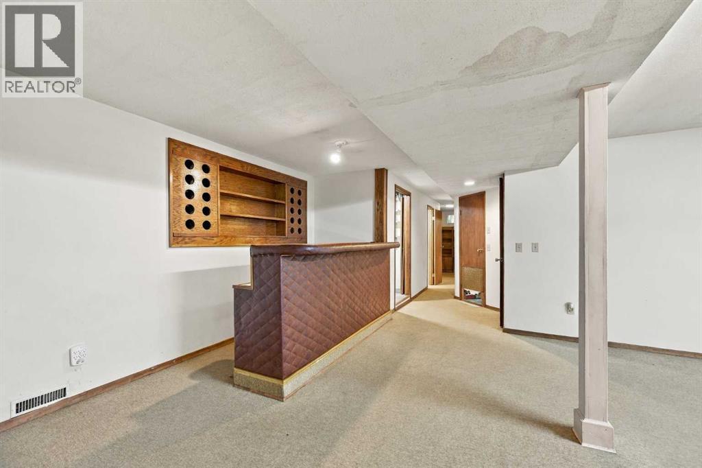 14 Dalhousie Crescent NW, Calgary, Alberta  T3A 2H8 - Photo 20 - A2335387