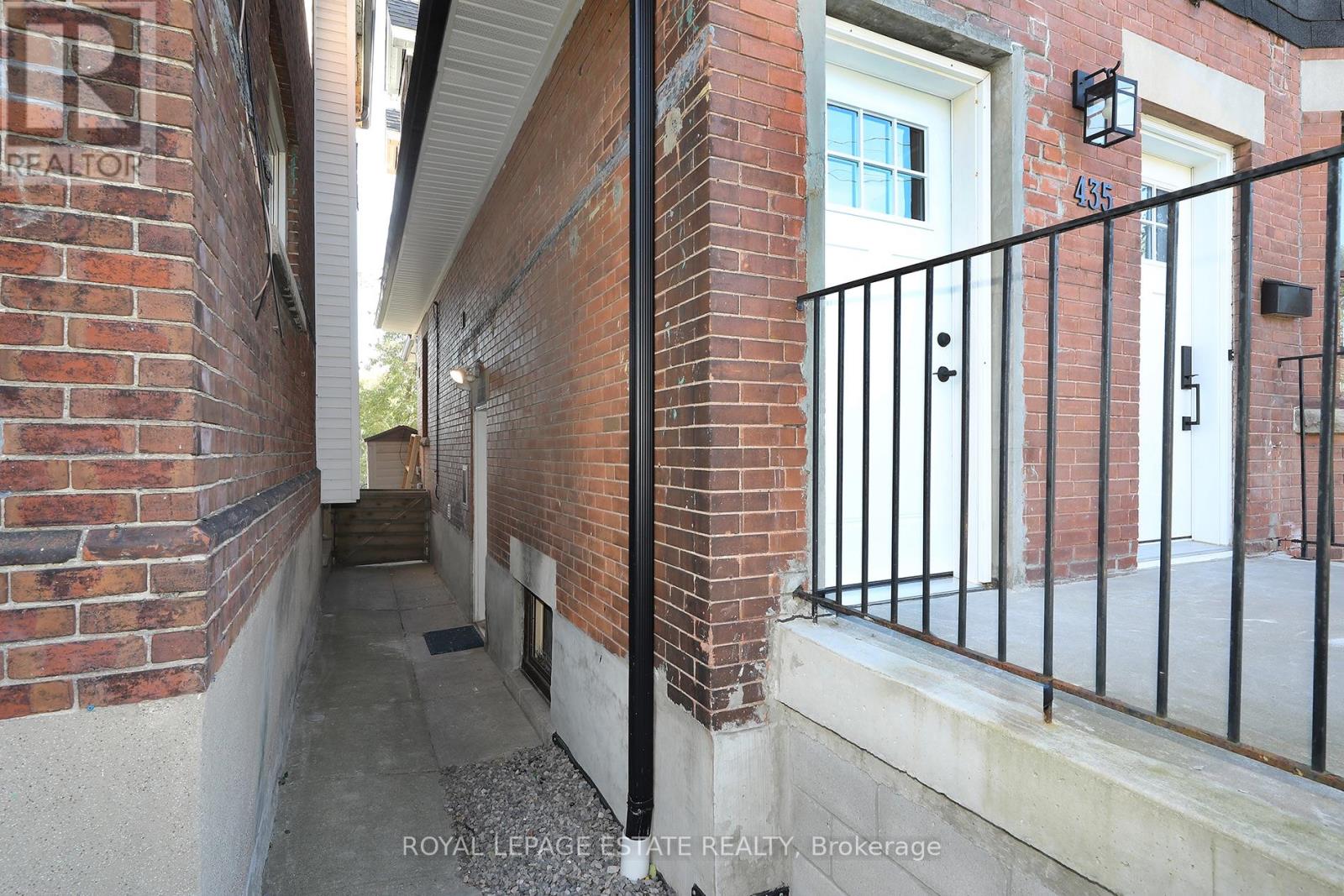 Lower - 435 Kingston Road, Toronto, Ontario  M4L 1V2 - Photo 12 - E13870408
