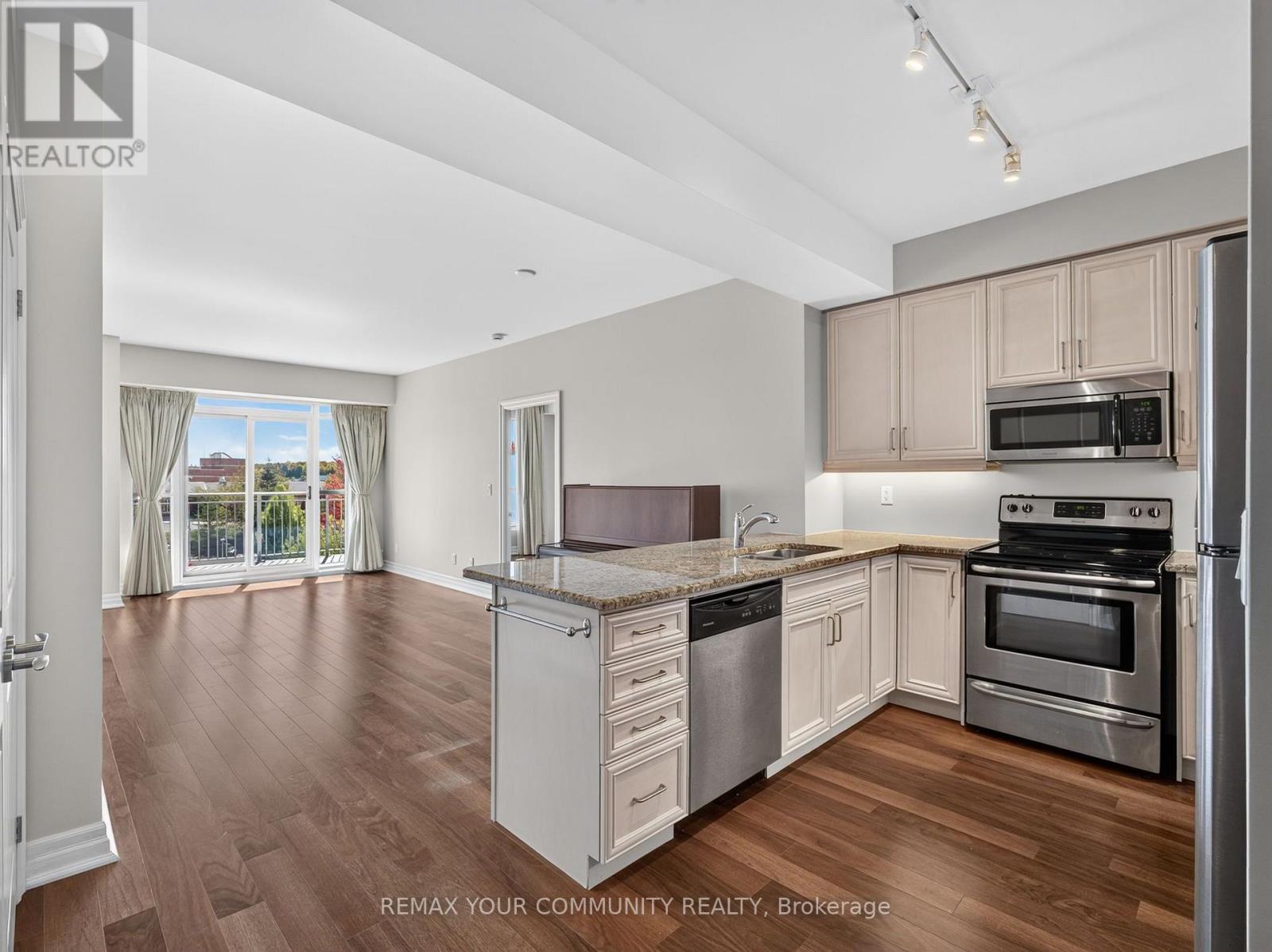 306 - 180 John Way W, Aurora, Ontario L4G 0R3 - Photo 2 - N13870362