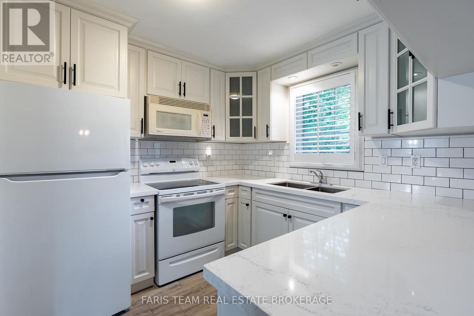 8 Pinecone Avenue, Tiny, Ontario  L9M 0J2 - Photo 3 - S13870402