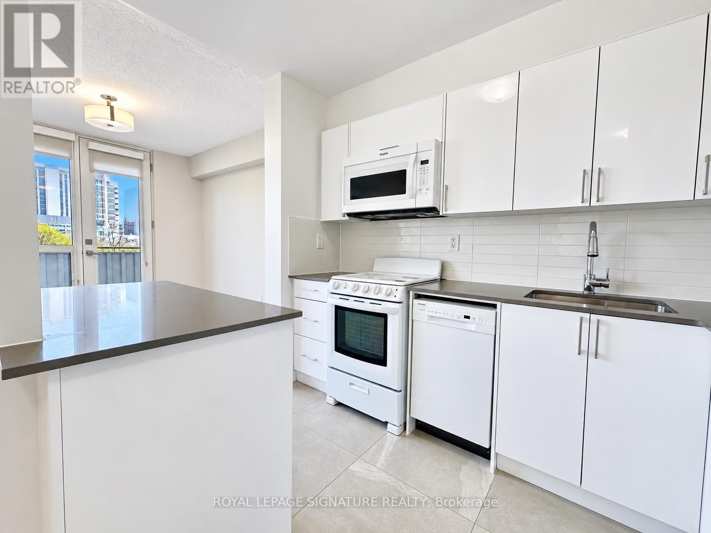 2008 - 666 Spadina Avenue, Toronto, Ontario  M5S 2H8 - Photo 2 - C13866682