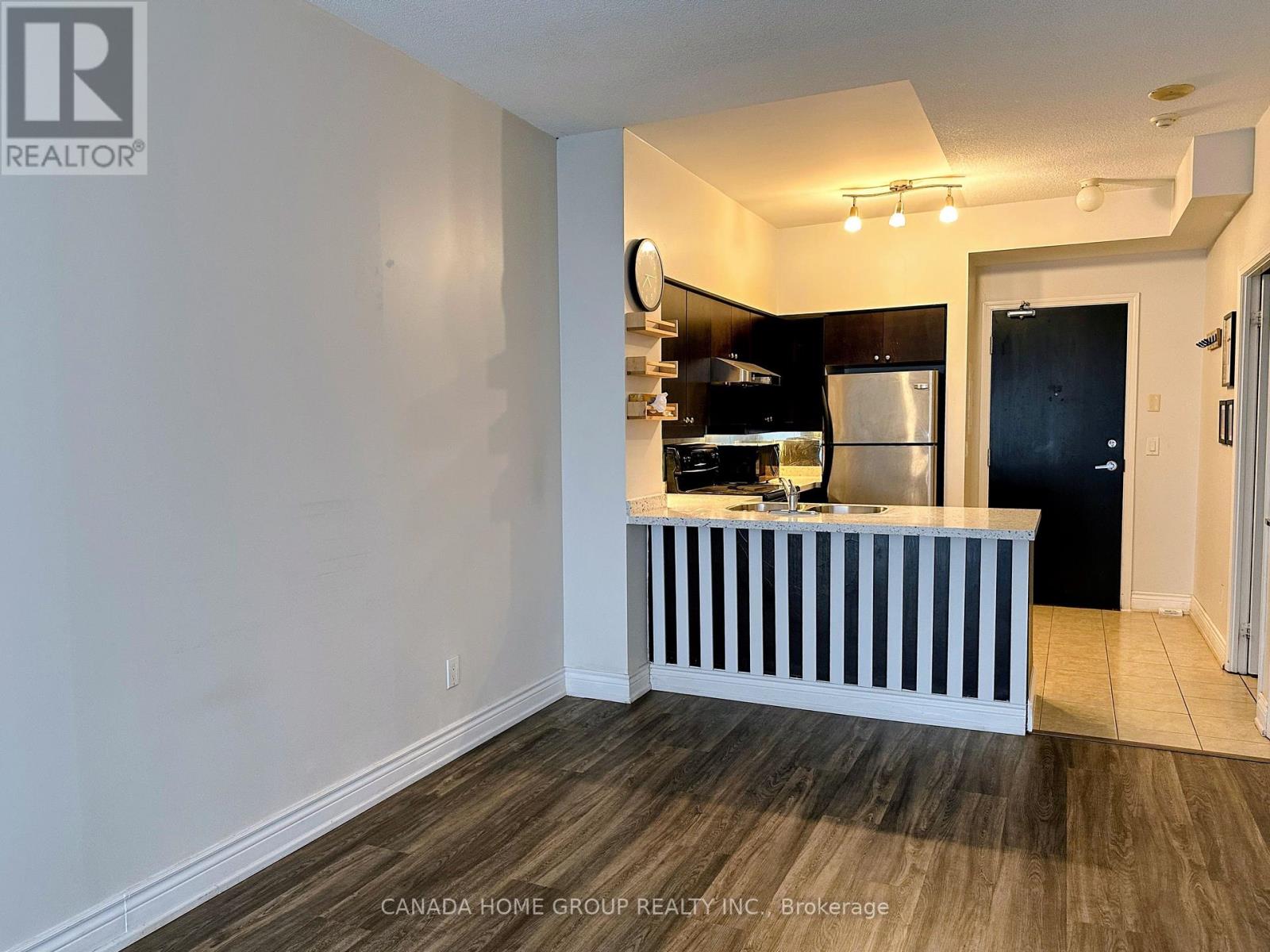 1705 - 388 Prince Of Wales Drive, Mississauga, Ontario  L5B 0A1 - Photo 10 - W13870338